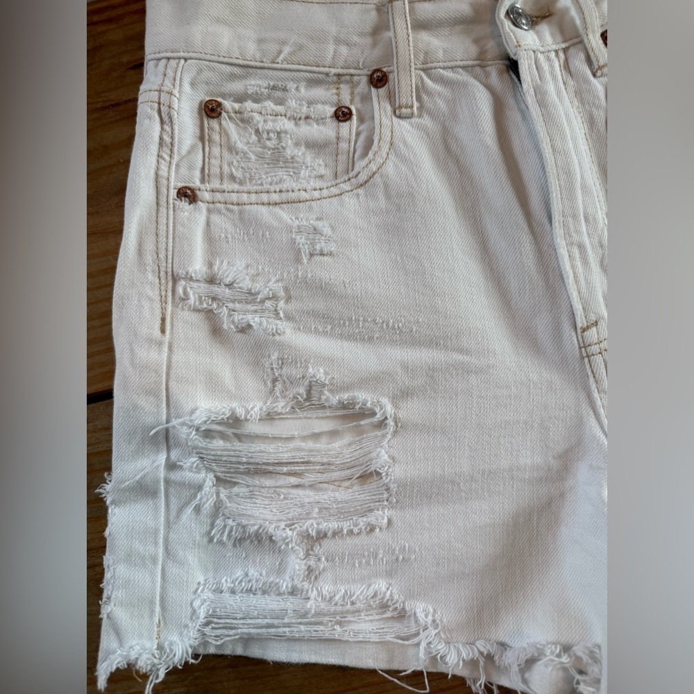 American Eagle Outfitter 90s Boyfriend White Denim Jean Shorts Size 6 - Picture 3 of 9